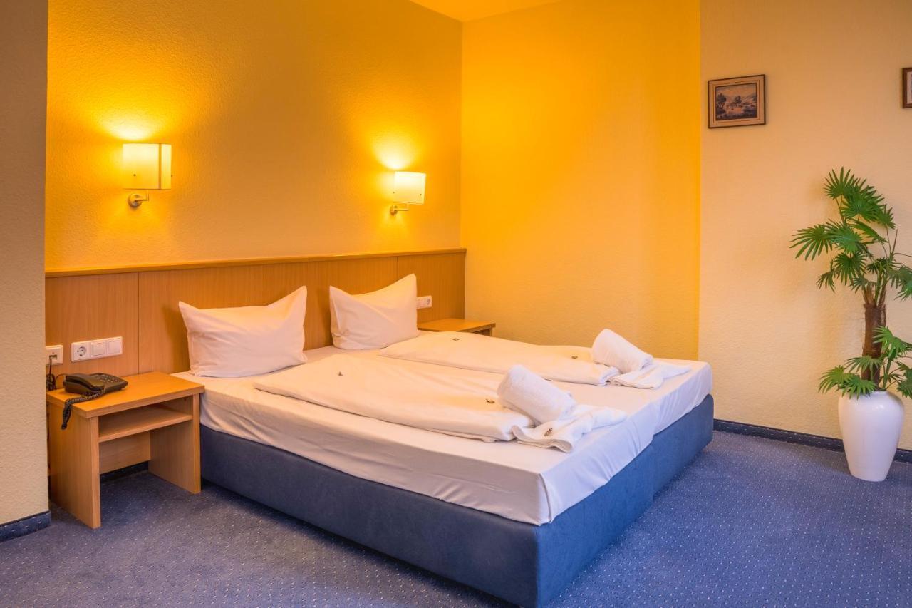 Hotel Wilder Mann Rückersdorf Exteriör bild